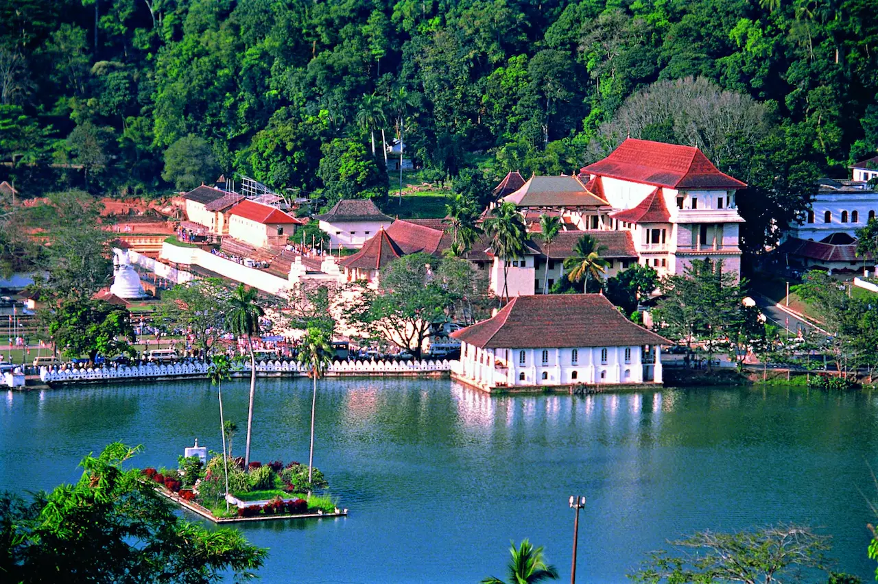 Temple of Tooth relic (Dalanda Maligawa) 03